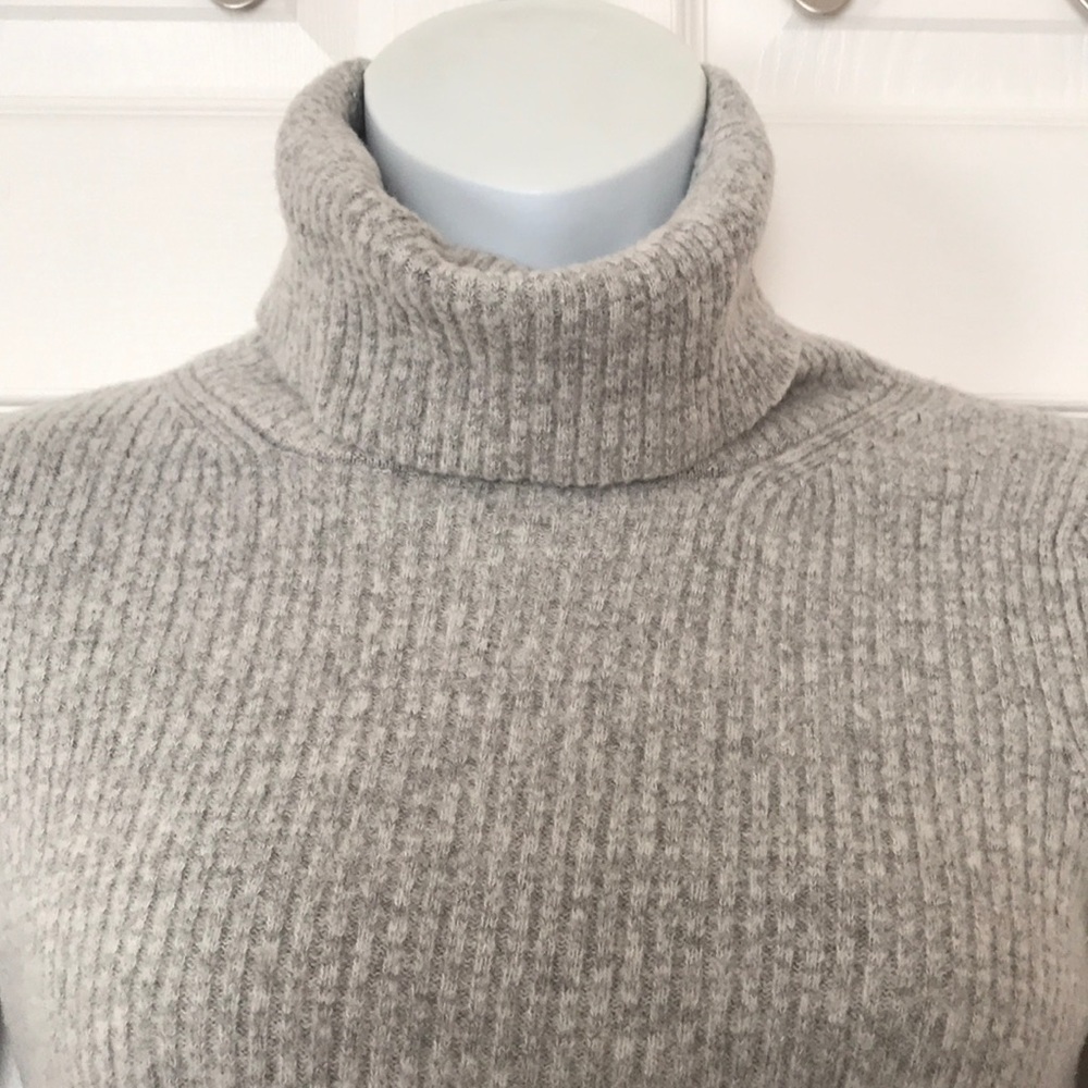Banana Republic Gray Ribbed Turtleneck Sweater - Picture 3 of 7
